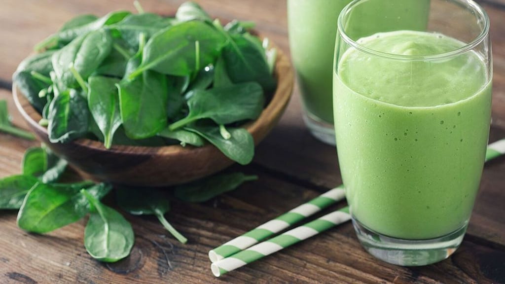 Batido-de-frutas-y-espinacas | ADNFIT Batido-de-frutas-y-espinacas